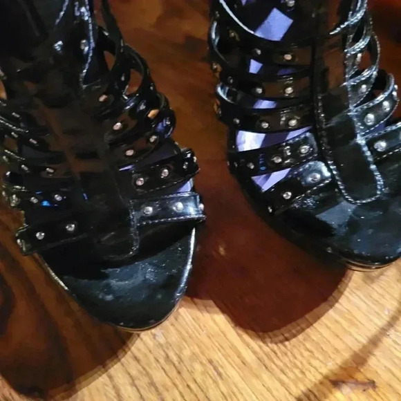 LALA 725 Originals Patent Black Strappy studded Sandles 4 " heels size 7 - Picture 11 of 11